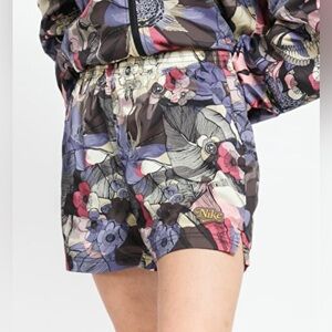 NIKE WOMEN’s FEMME SHORT WOVEN AOP HR MULTICOLOR